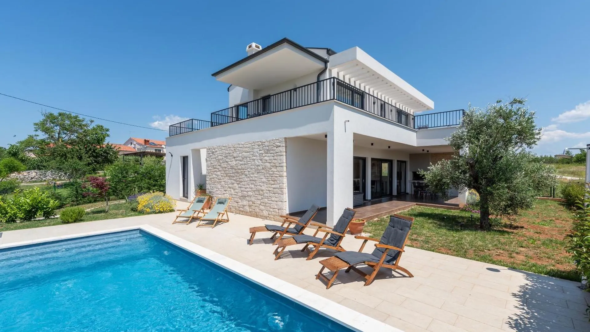 Tola Villa Rapavel