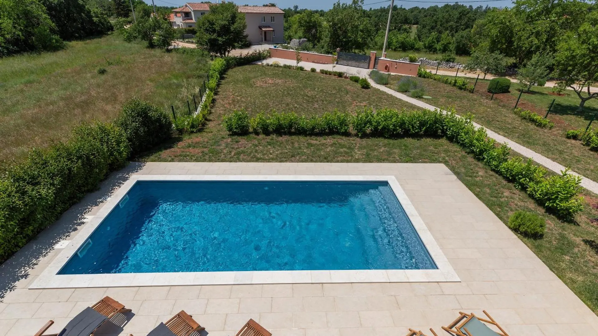 Tola Villa Rapavel